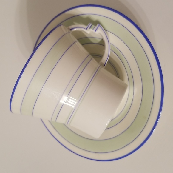 1930s Vintage Royal Albert Art Deco Teacup and Saucer Set - Picture 7 of 17